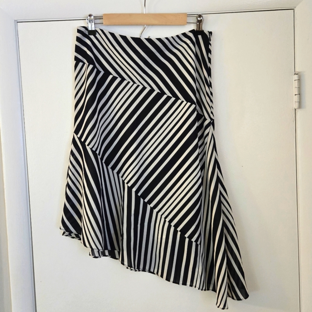 New York And Company Navy Asymmetric Stripe Skirt Size 10
